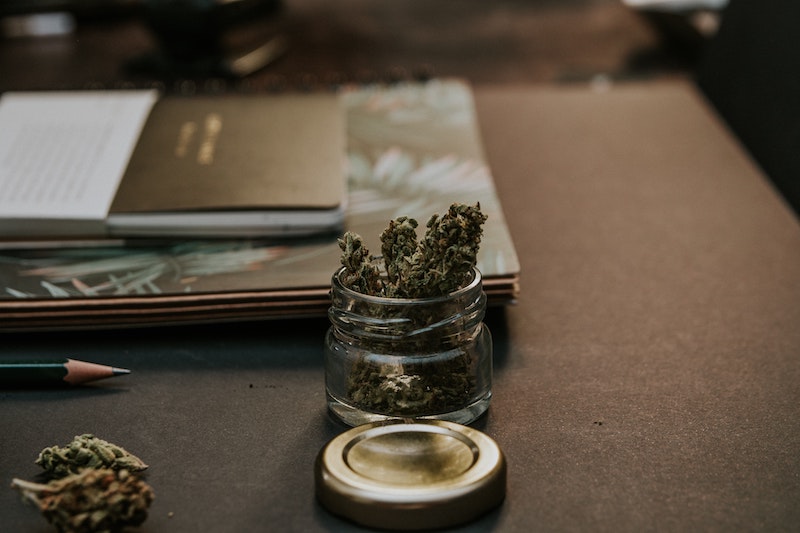 Benefits of Buying From a Reliable Marijuana Store Online